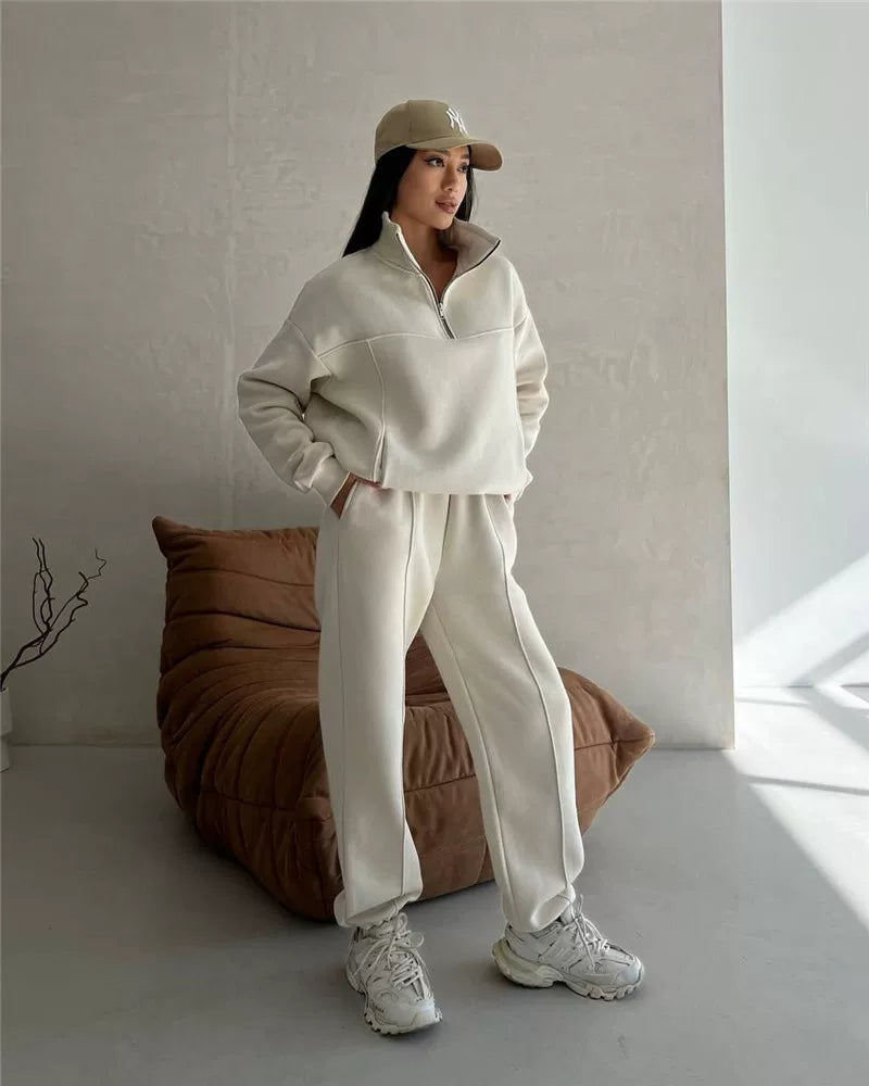 Damen Lounge Set mit Stehkragen und legerer Passform - J&B - 1 - Atelier-Zofia