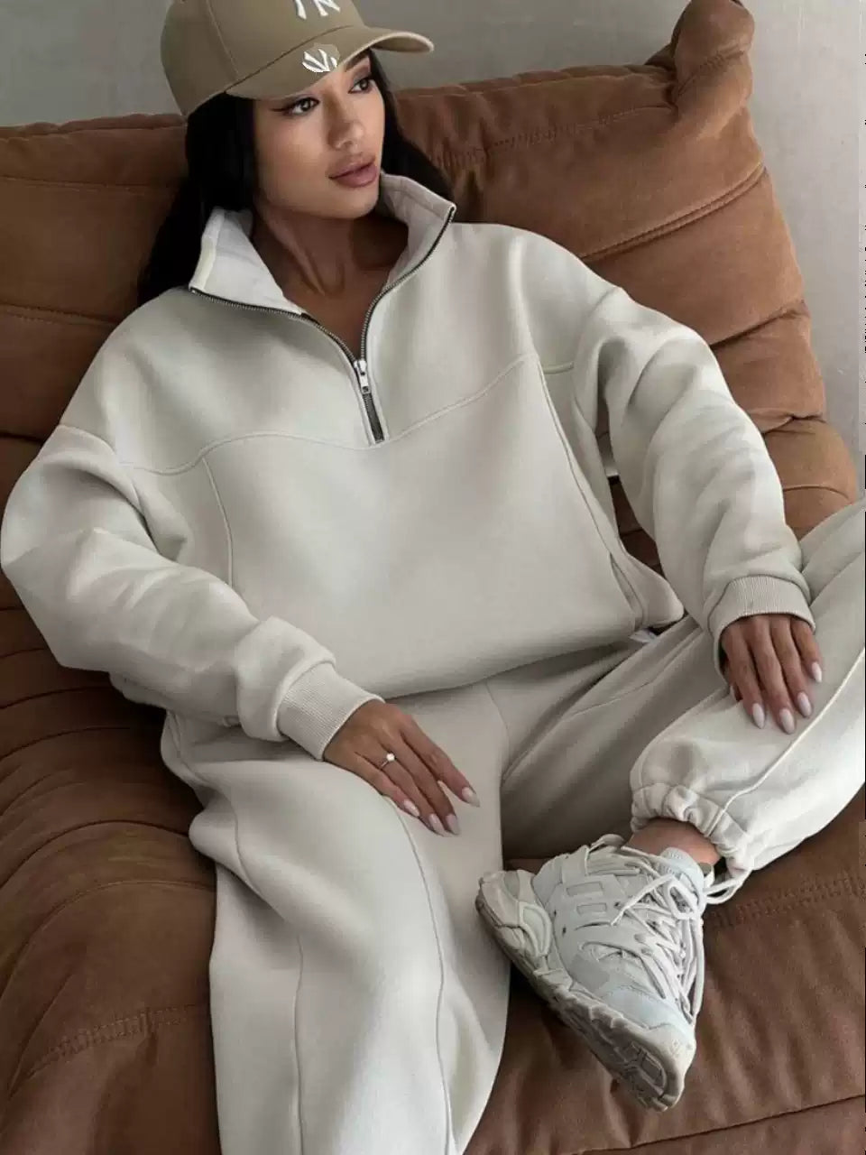 Damen Lounge Set mit Stehkragen und legerer Passform - J&B - 4 - Atelier-Zofia
