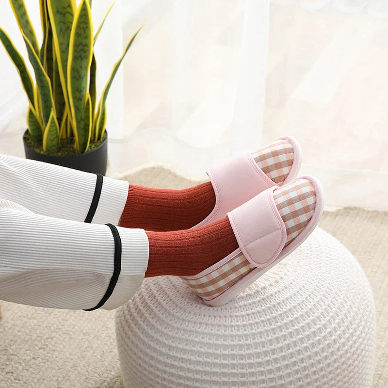 Diabetikerfreundliche verstellbare Hausschuhe Damen - Weiches Karodesign - J&B - 5 - Jasminaboutique.com