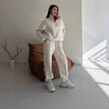 Lounge Set Damen mit hohem Kragen und lässiger Passform - J&B - 3 - Jasminaboutique.com