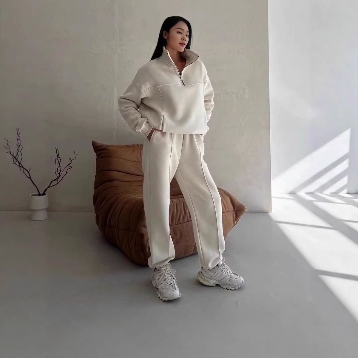 Lounge Set Damen mit hohem Kragen und lässiger Passform - J&B - 3 - Jasminaboutique.com