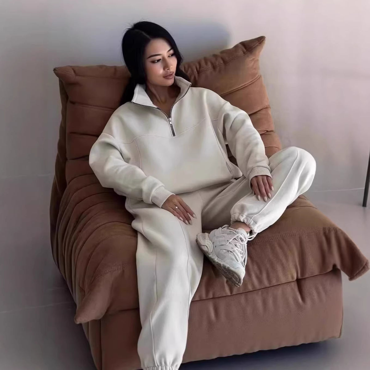Lounge Set Damen mit hohem Kragen und lässiger Passform - J&B - 5 - Jasminaboutique.com