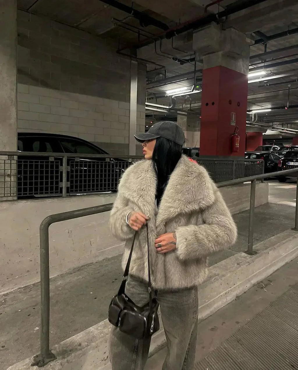 Faux Fur Jacke Damen mit weitem Kragen - J&B - 4 - Jasminaboutique.com