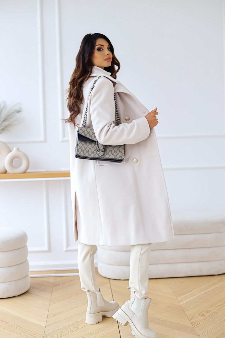 Damen Mantel mit doppelter Knopfleiste und eleganten Details - J&B - 16 - Jasminaboutique.com