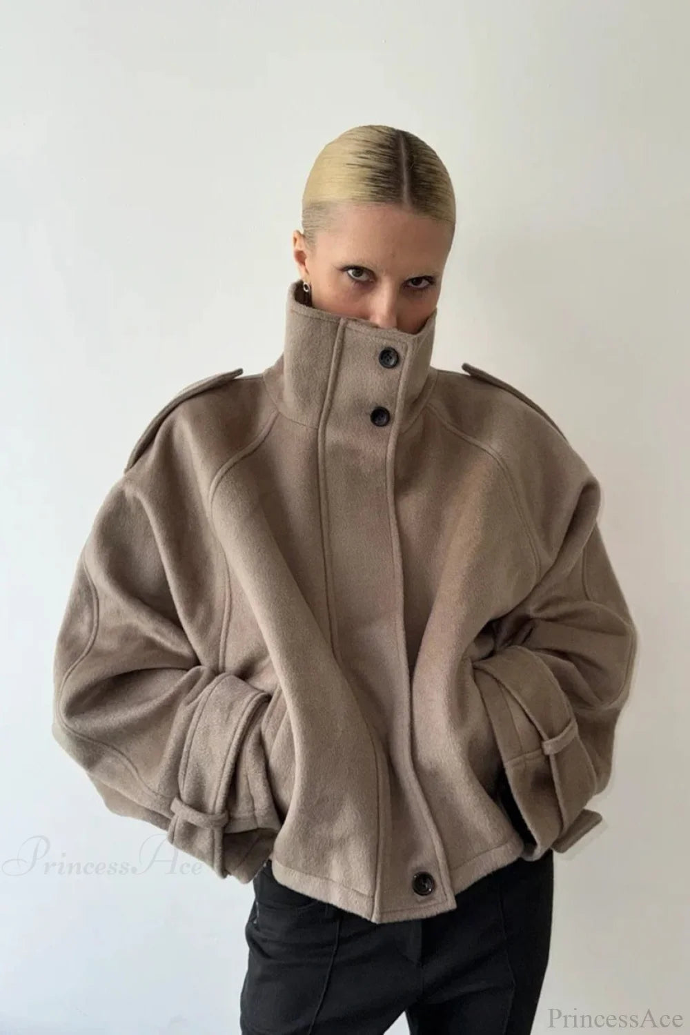 Damen Mantel mit Stehkragen und Knopfverschluss - J&B - 1 - Jasminaboutique.com