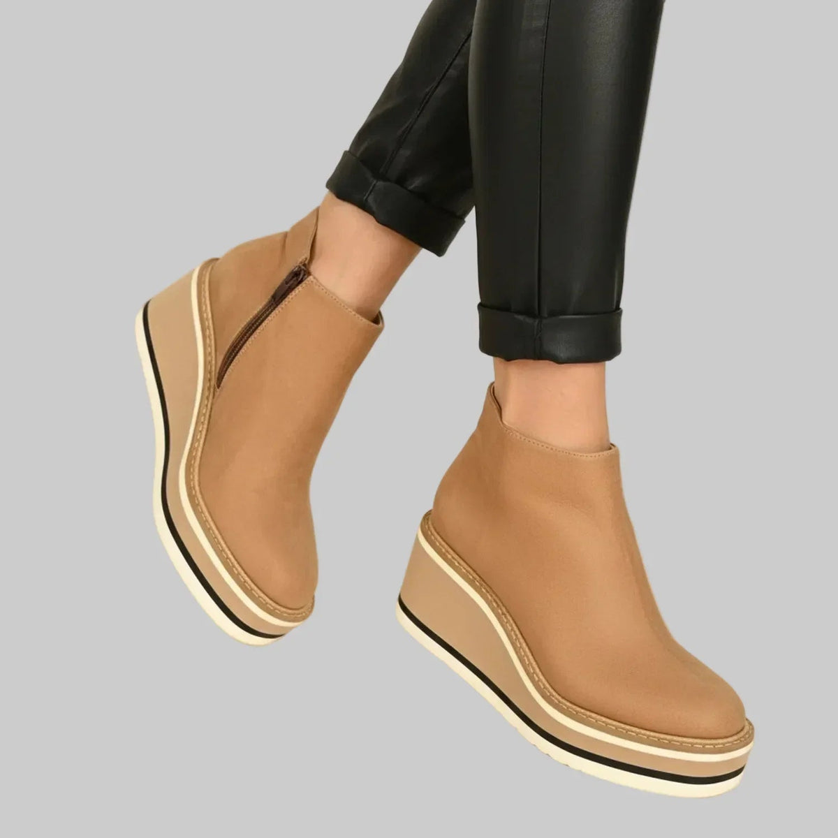 Stiefeletten Damen mit Keilabsatz und seitlichem Reißverschluss - J&B - 2 - Jasminaboutique.com