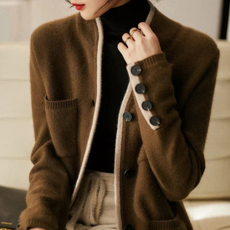 Cardigan Damen mit Knopfleiste und Taschen - J&B - 1 - Jasminaboutique.com