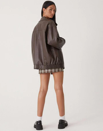 Lederjacke Damen mit lässigem Schnitt und weitem Kragen - J&B - 5 - Jasminaboutique.com