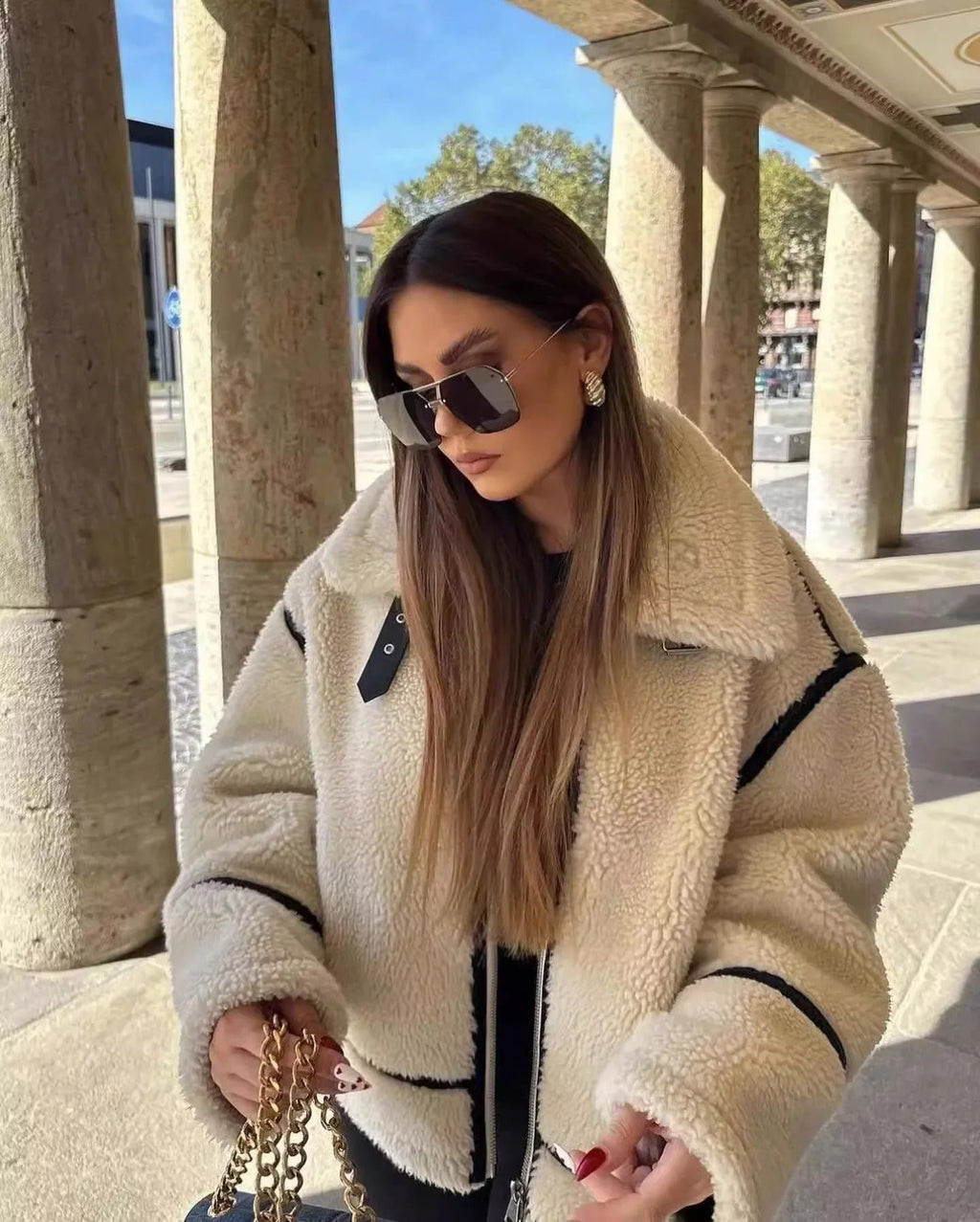 Teddyjacke Damen mit Kontrastdetails und lässigem Schnitt - J&B - 2 - Jasminaboutique.com
