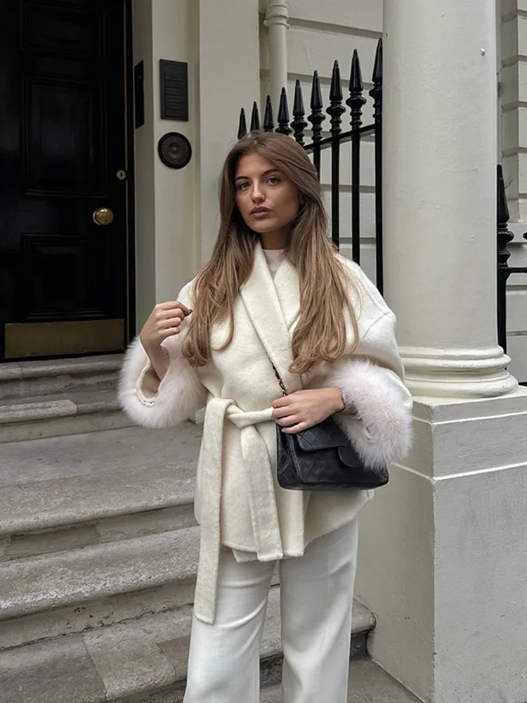 Mantel Damen mit Gürtel und eleganten Ärmeln - J&B - 2 - Jasminaboutique.com