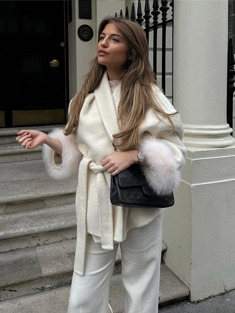 Mantel Damen mit Gürtel und eleganten Ärmeln - J&B - 3 - Jasminaboutique.com