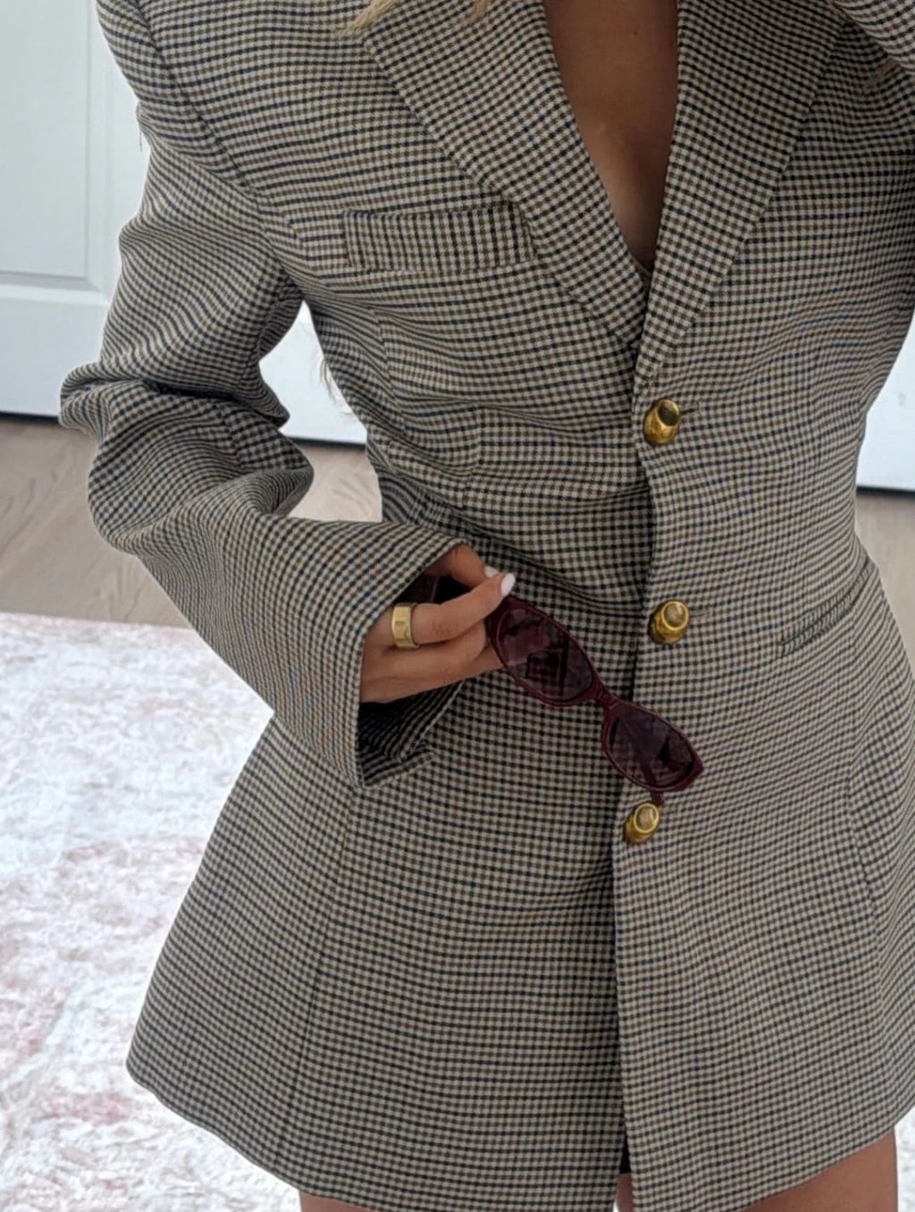 Blazer Damen mit tailliertem Schnitt und strukturierten Schultern - J&B - 4 - Jasminaboutique.com