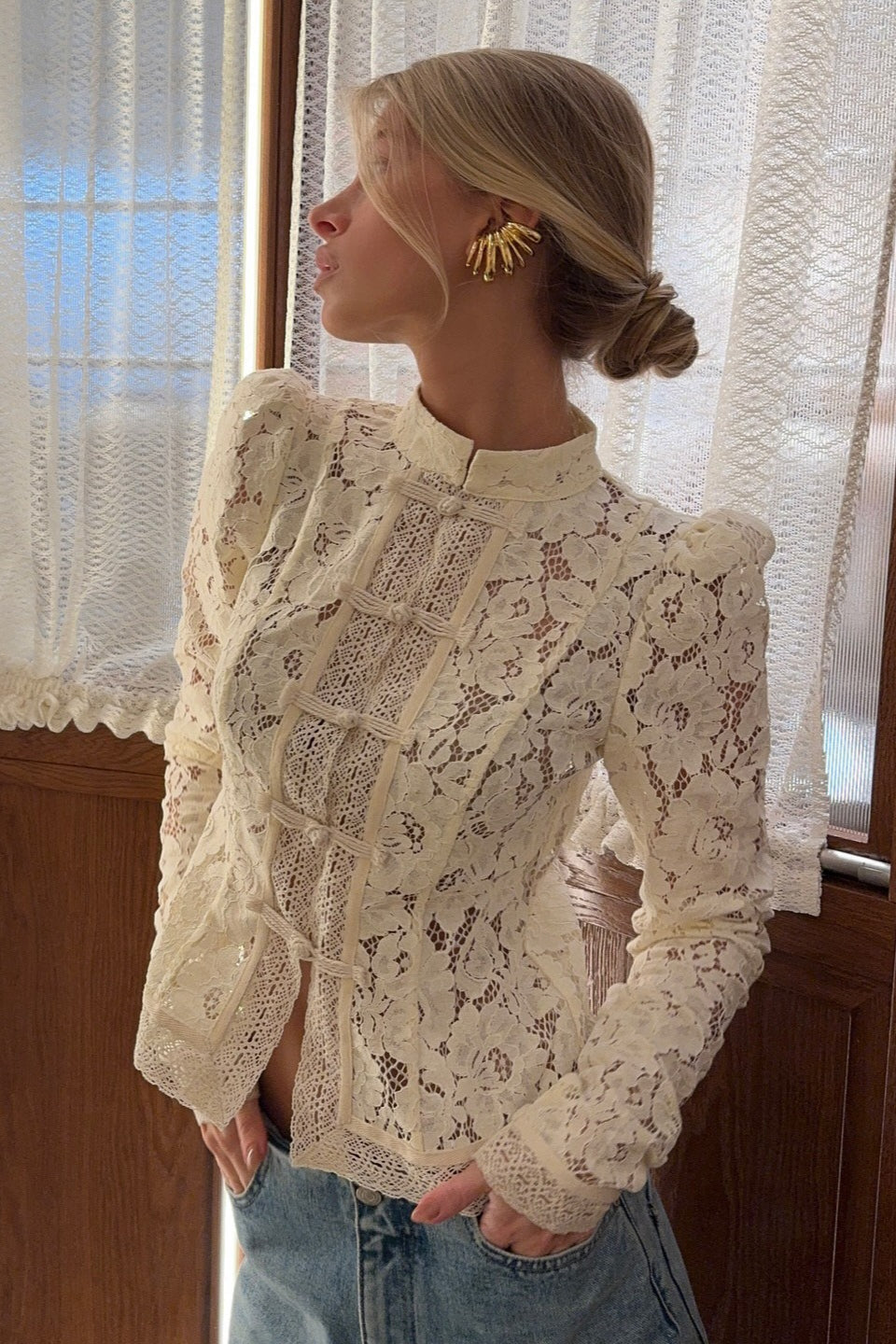 Bluse Damen mit Mandarin-Kragen und dekorativem Verschluss - J&B - 1 - Jasminaboutique.com