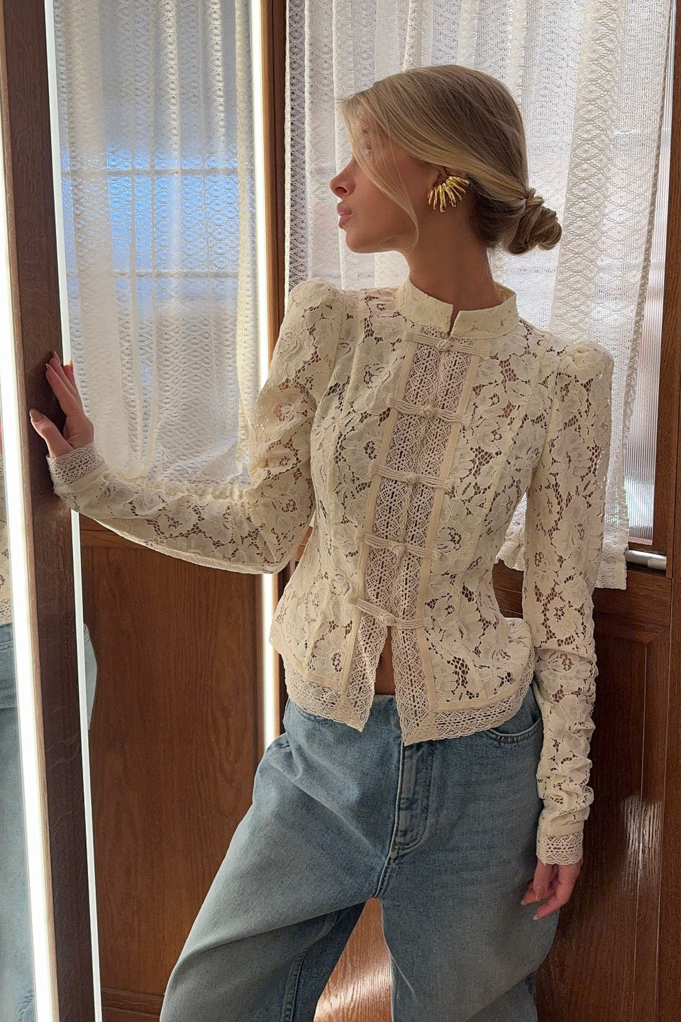 Bluse Damen mit Mandarin-Kragen und dekorativem Verschluss - J&B - 2 - Jasminaboutique.com