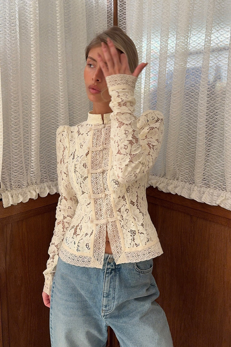 Bluse Damen mit Mandarin-Kragen und dekorativem Verschluss - J&B - 4 - Jasminaboutique.com