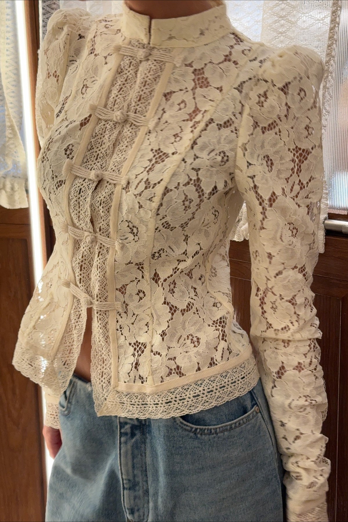 Bluse Damen mit Mandarin-Kragen und dekorativem Verschluss - J&B - 6 - Jasminaboutique.com