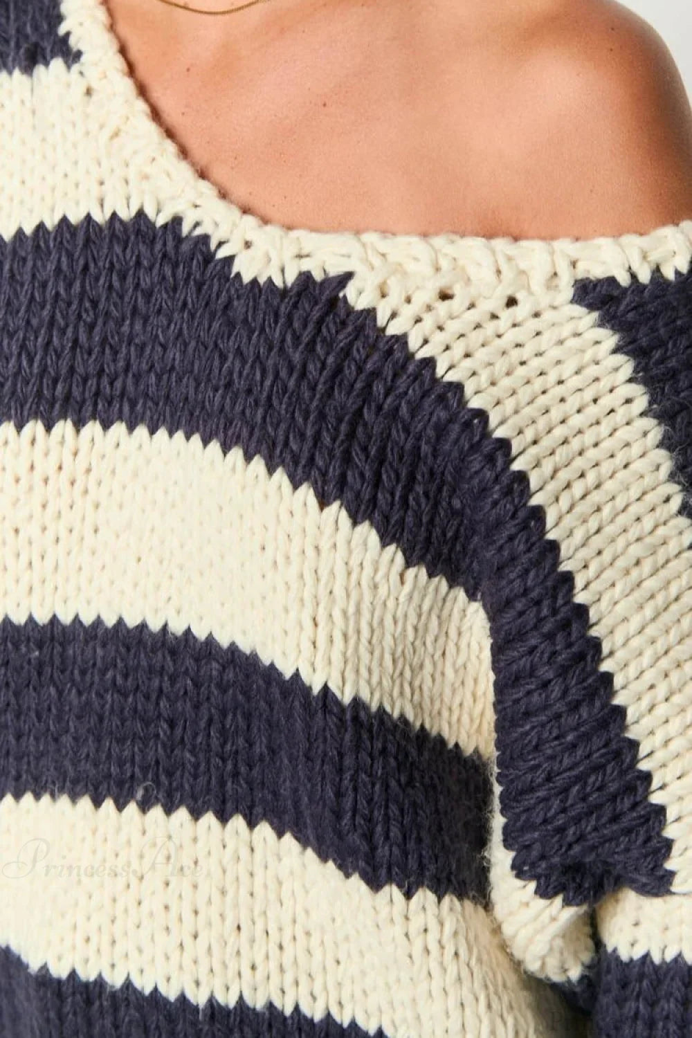 Pullover Damen Oversized mit Off-Shoulder Schnitt und Streifen - J&B - 5 - Jasminaboutique.com