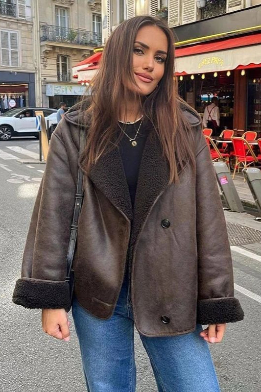 Jacke Damen Oversized Schnitt mit breitem Revers und Knopfverschluss - J&B - 1 - Jasminaboutique.com