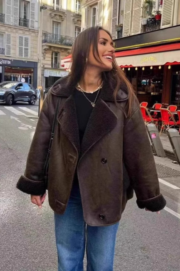 Jacke Damen Oversized Schnitt mit breitem Revers und Knopfverschluss - J&B - 2 - Jasminaboutique.com