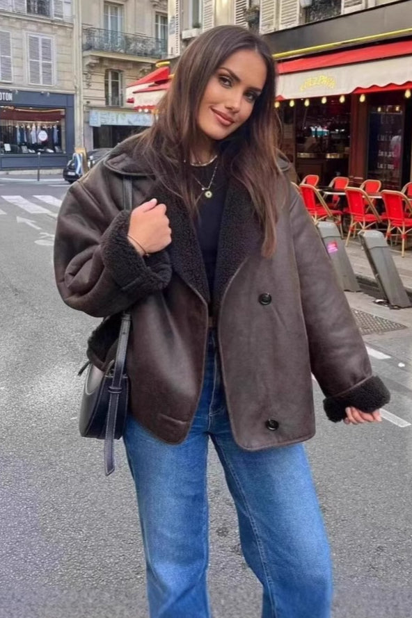 Jacke Damen Oversized Schnitt mit breitem Revers und Knopfverschluss - J&B - 4 - Jasminaboutique.com