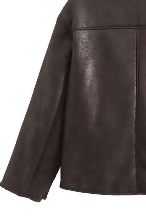 Jacke Damen Oversized Schnitt mit breitem Revers und Knopfverschluss - J&B - 6 - Jasminaboutique.com