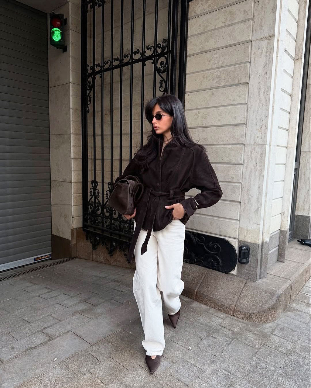 Jacke Damen mit Gürtel – Lässiger Schnitt und elegante Details - J&B - 3 - Jasminaboutique.com