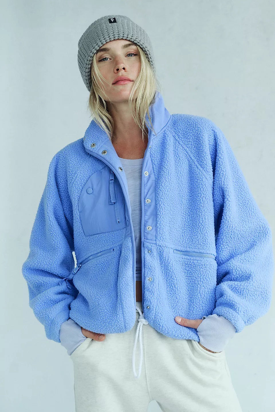 Jacket Damen mit hohem Kragen und praktischen Taschen - J&B - 1 - Jasminaboutique.com