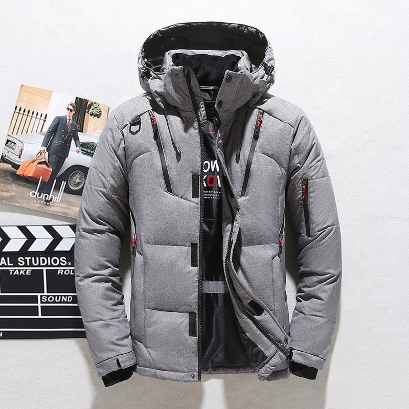 Herren Winterjacke mit abnehmbarer Kapuze und funktionalen Taschen - J&B - 7 - Jasminaboutique.com