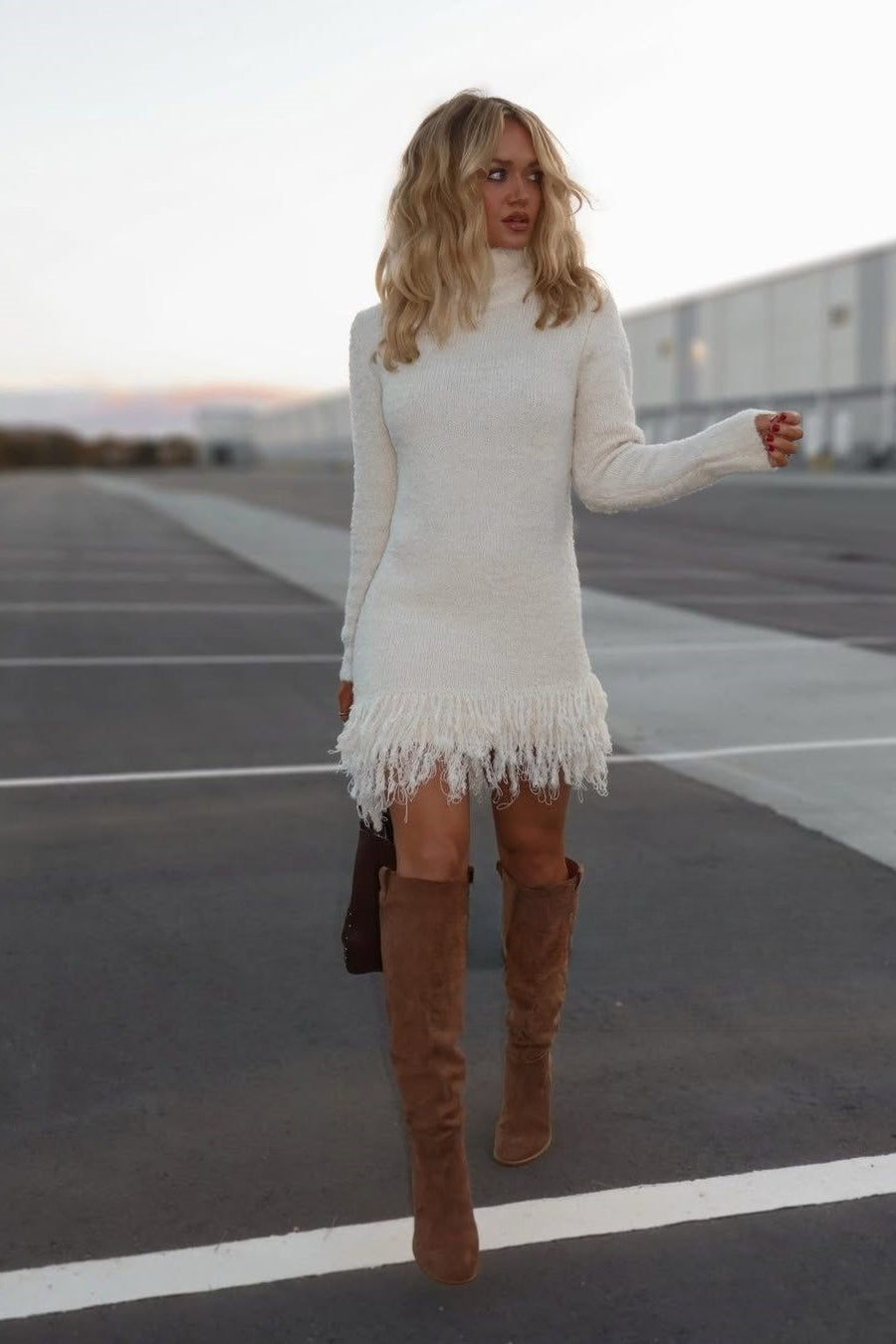 Kleid Damen mit Turtleneck und Fransensaum - J&B - 2 - Jasminaboutique.com
