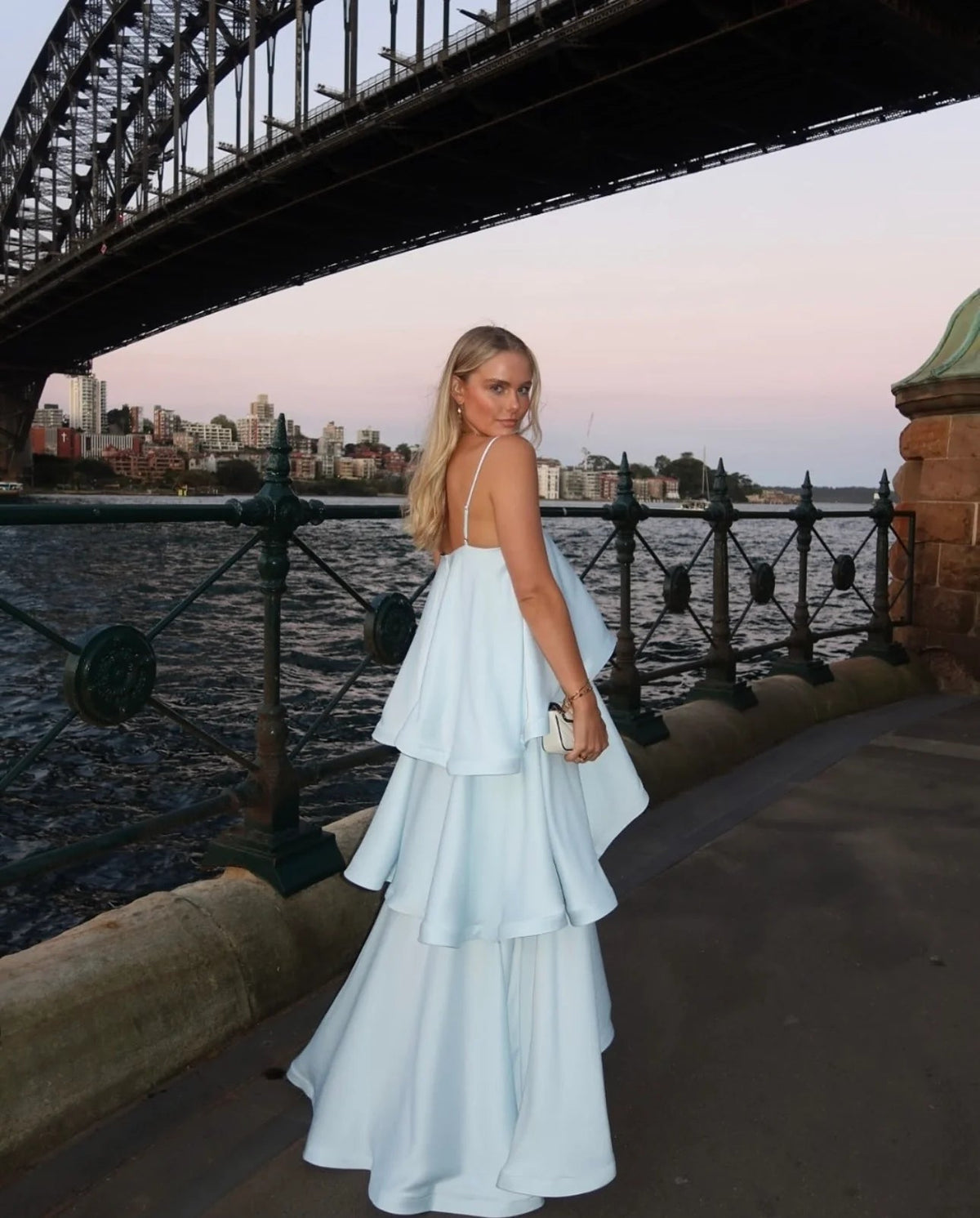 Maxikleid Damen mit schwingendem Schnitt und asymmetrischem Saum - J&B - 1 - Jasminaboutique.com