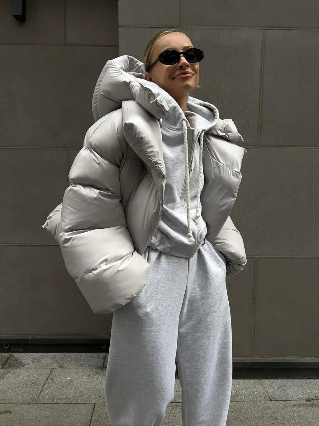 Pufferjacke Damen mit hohem Kragen und lässigem Schnitt - J&B - 5 - Jasminaboutique.com