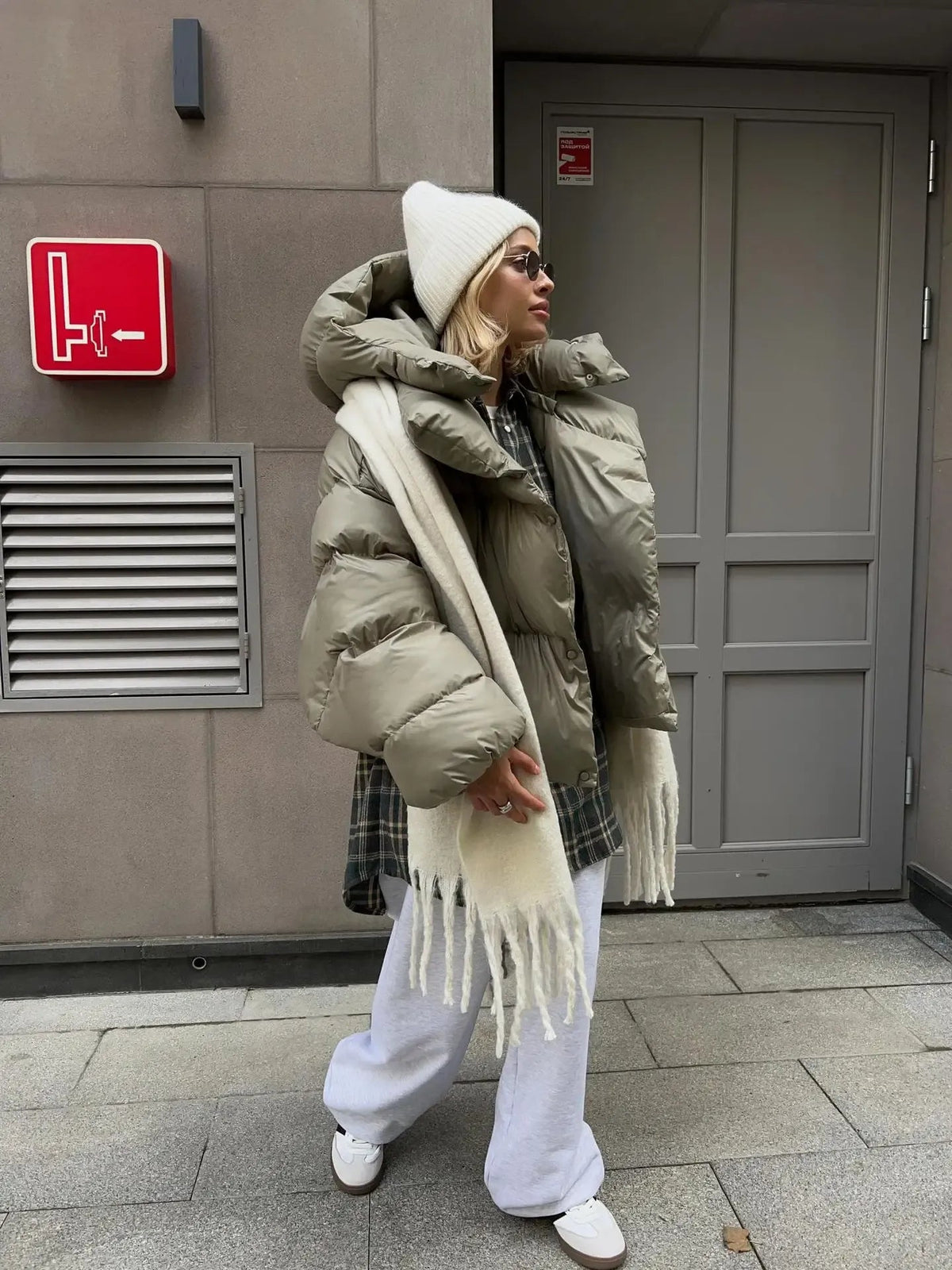 Pufferjacke Damen mit hohem Kragen und lässigem Schnitt - J&B - 7 - Jasminaboutique.com