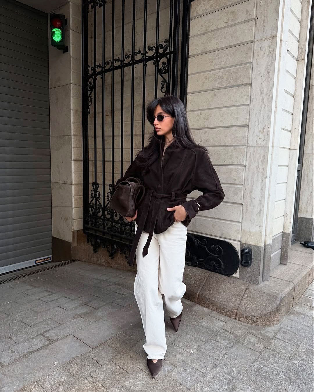 Jacket Damen mit schmaler Silhouette und Taillengürtel - J&B - 3 - Jasminaboutique.com