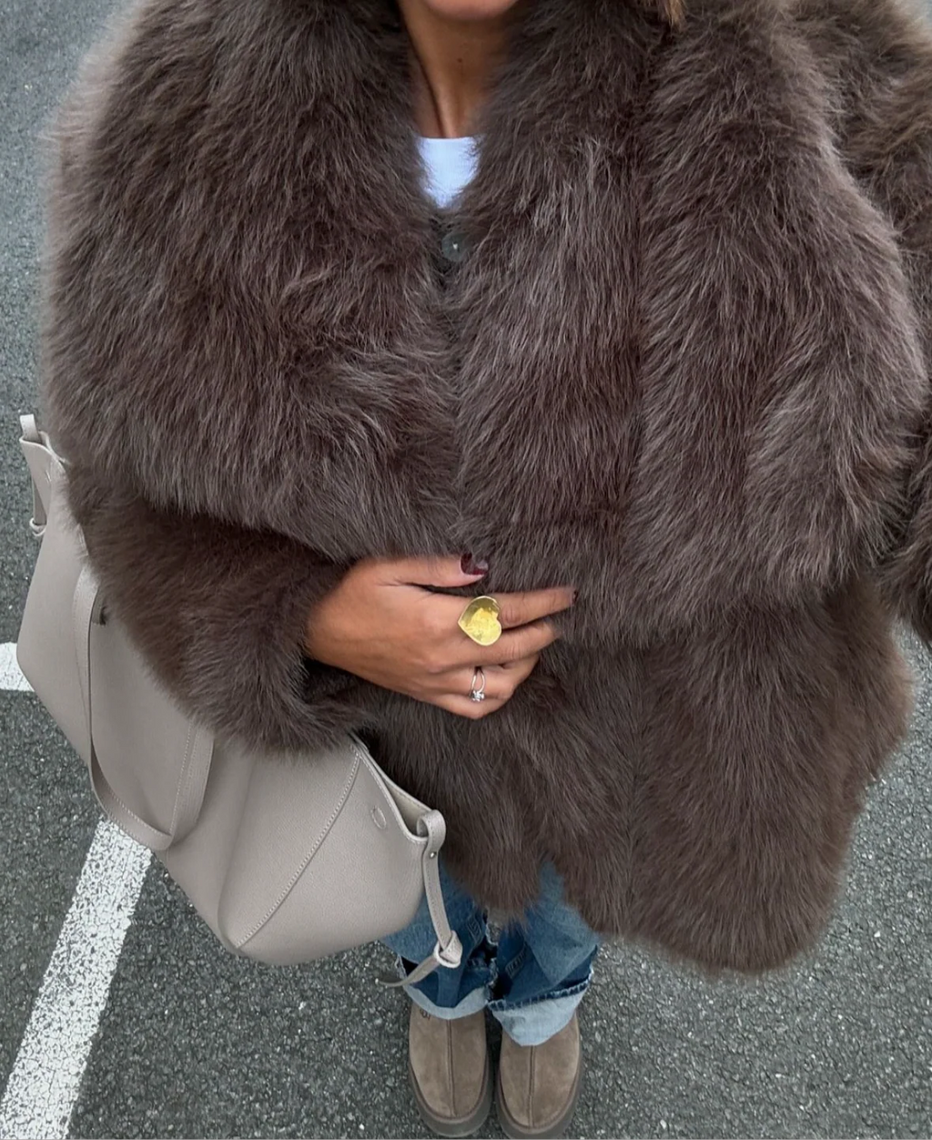 Faux Fur Coat Damen mit Oversized-Schnitt und voluminösen Ärmeln - J&B - 1 - Jasminaboutique.com