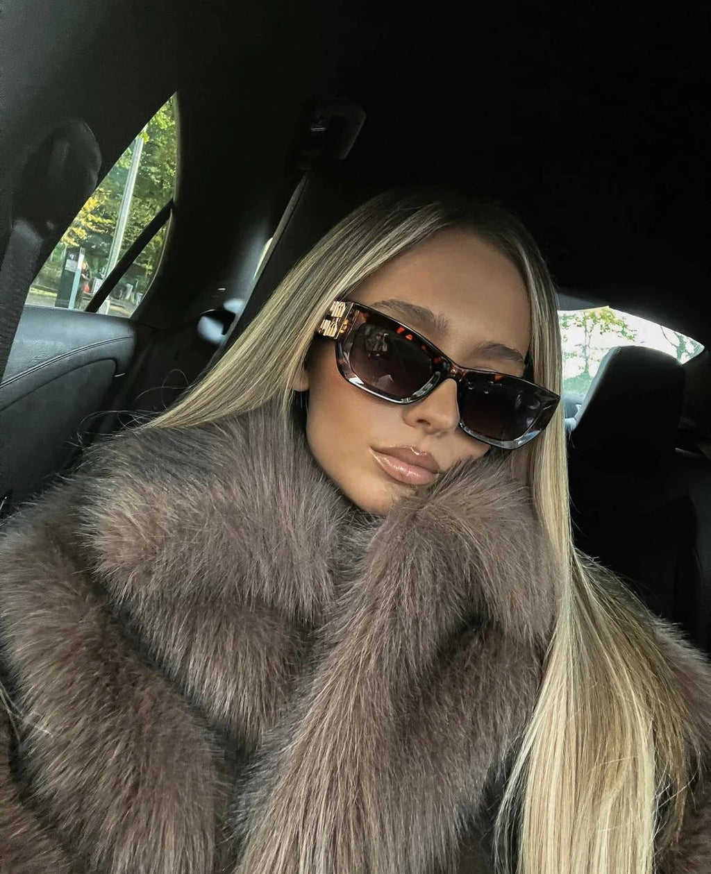 Faux Fur Coat Damen mit Oversized-Schnitt und voluminösen Ärmeln - J&B - 4 - Jasminaboutique.com