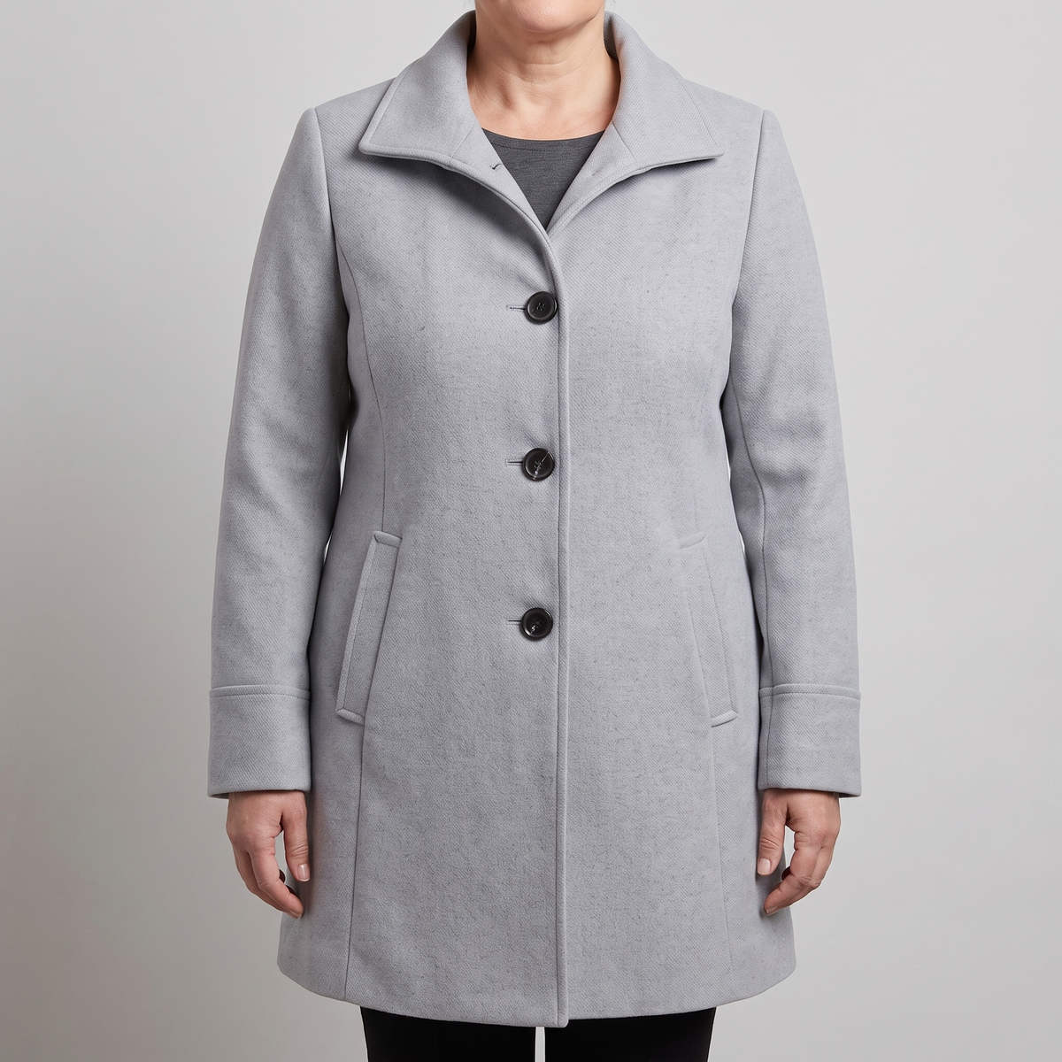 Mantel Damen mit klassischem Schnitt und praktischen Taschen - J&B - 1 - Jasminaboutique.com