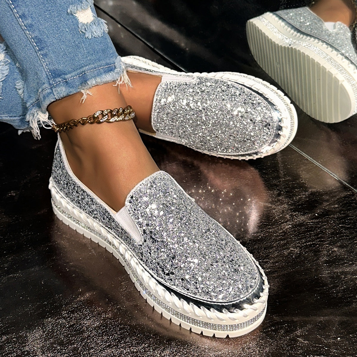 Damen Slip-On Schuhe mit Glitzer-Detail - J&B - 1 - Jasminaboutique.com