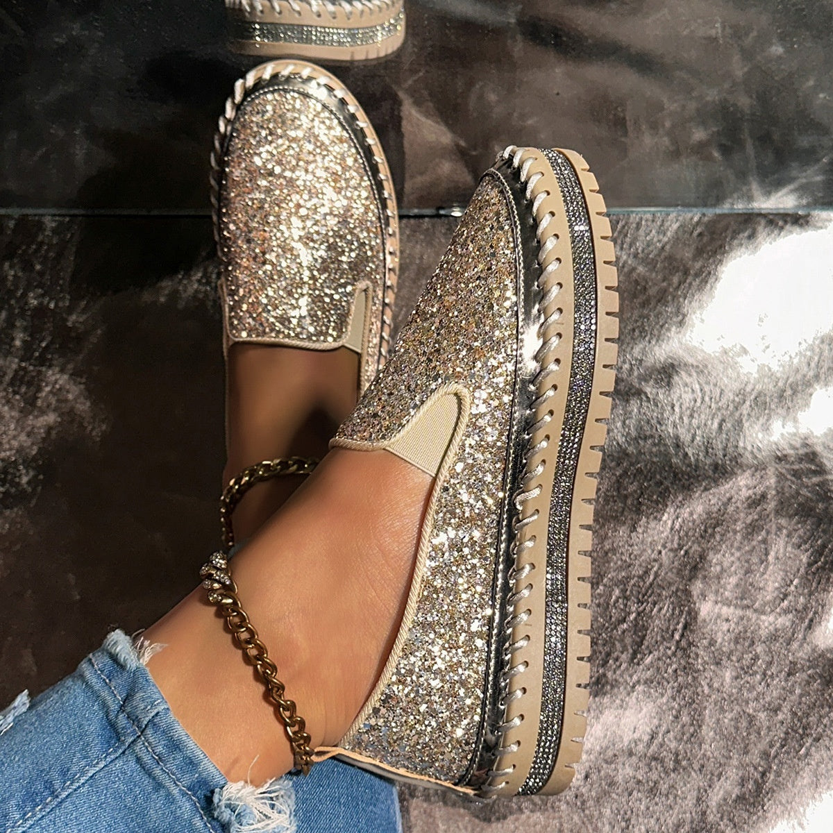 Damen Slip-On Schuhe mit Glitzer-Detail - J&B - 10 - Jasminaboutique.com