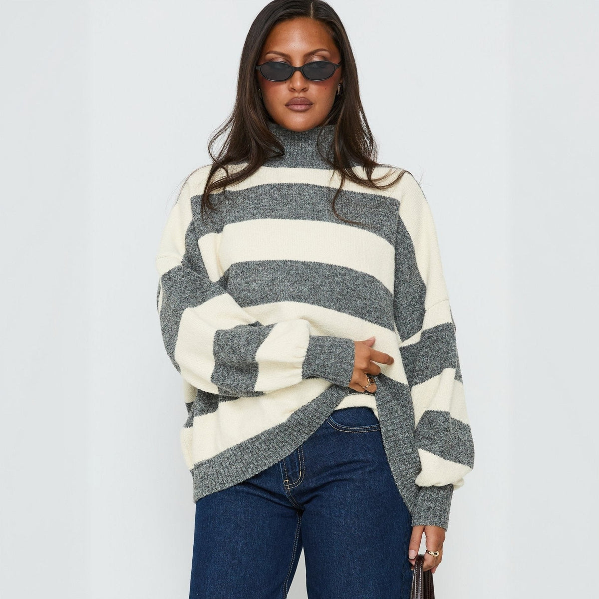 Damen Oversize-Pullover mit hohem Rollkragen und Streifen - J&B - 1 - Jasminaboutique.com
