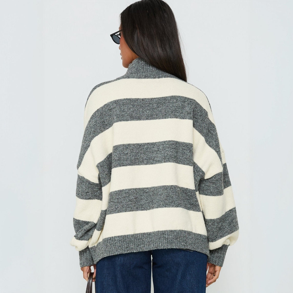 Damen Oversize-Pullover mit hohem Rollkragen und Streifen - J&B - 2 - Jasminaboutique.com