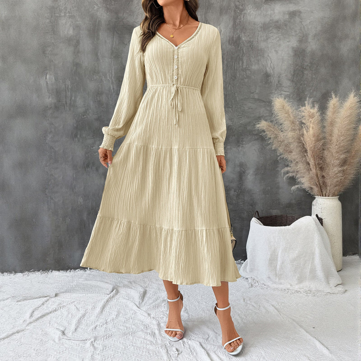 Damen Midikleid mit V-Ausschnitt, Knopfleiste und tailliertem Bindegürtel - J&B - 3 - Jasminaboutique.com