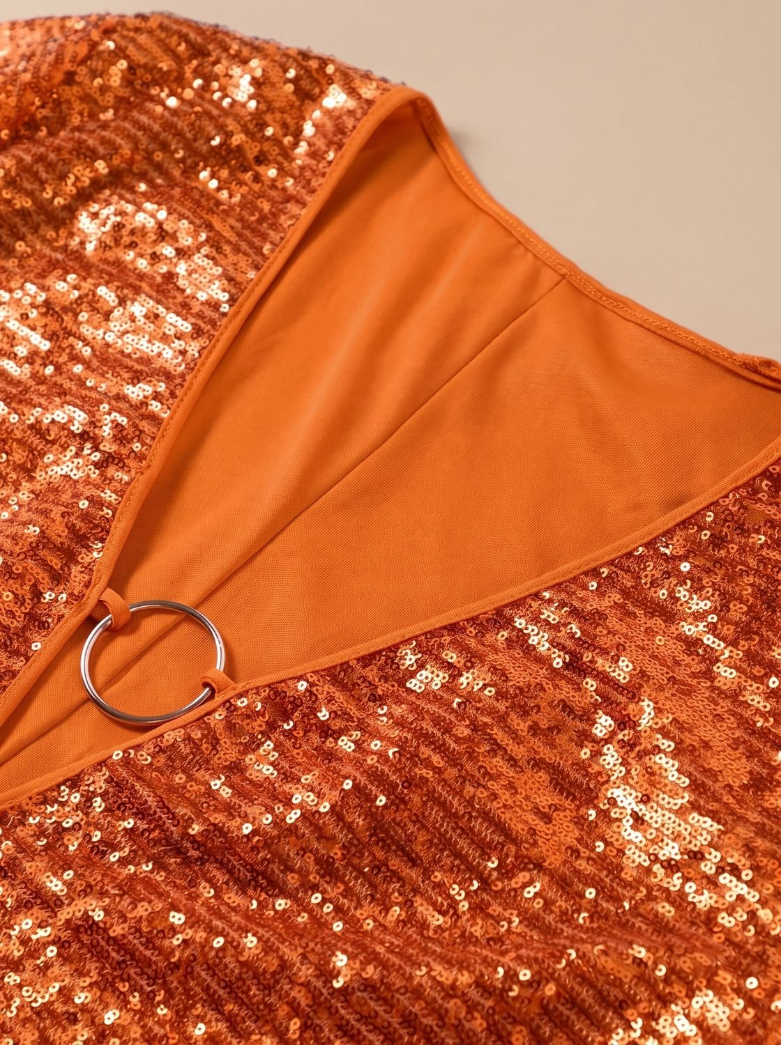 Mini Kleid Damen mit tiefem V-Ausschnitt und Glockenärmeln - J&B - 3 - Jasminaboutique.com
