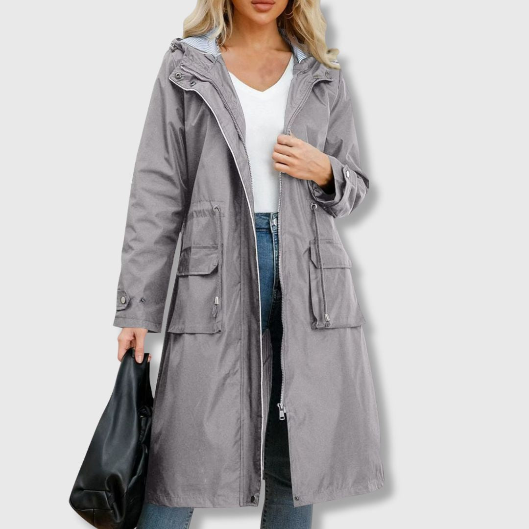 Lange Jacke Damen mit Kapuze und praktischen Taschen - J&B - 4 - Jasminaboutique.com