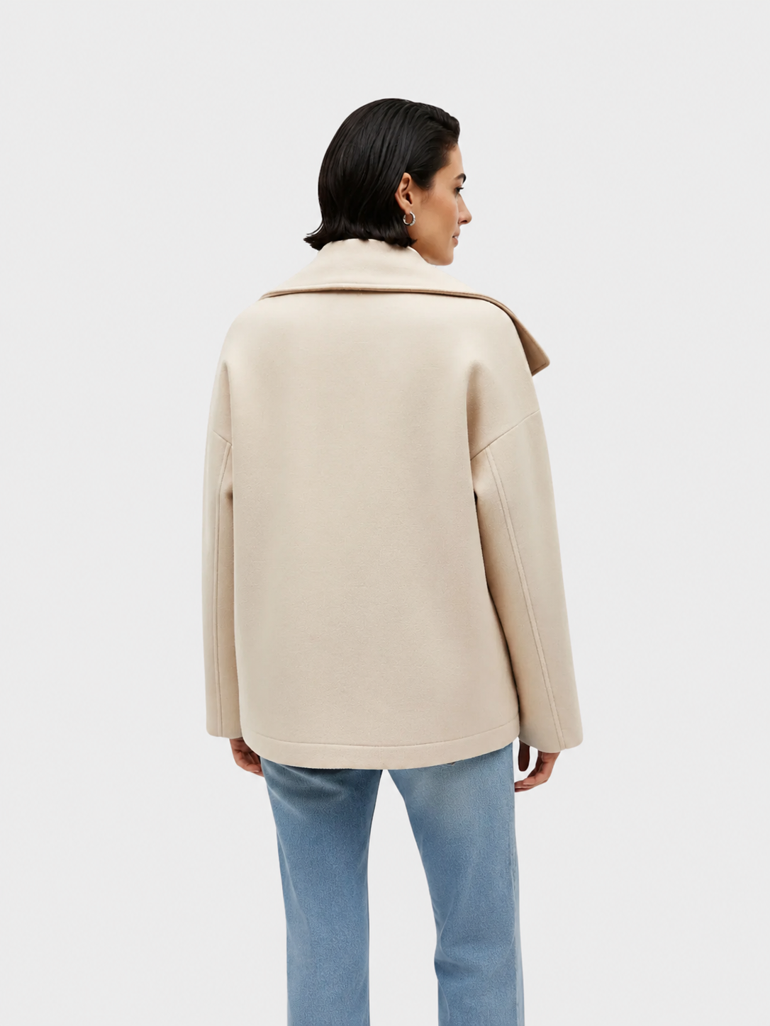 Damen Jacke - Kurzer Schnitt mit breitem Kragen und doppeltem Knopfverschluss - J&B - 4 - Jasminaboutique.com
