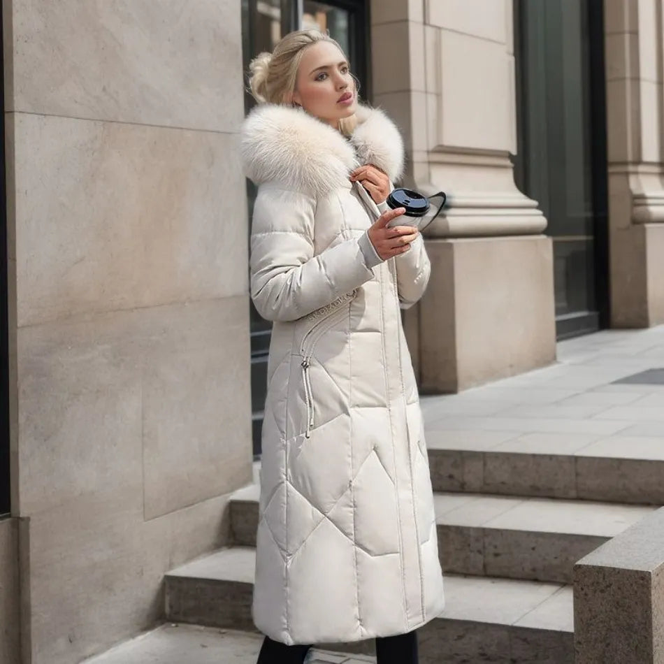 Damen Langer Steppmantel mit Kapuze und Fellkragen - J&B - 3 - Jasminaboutique.com