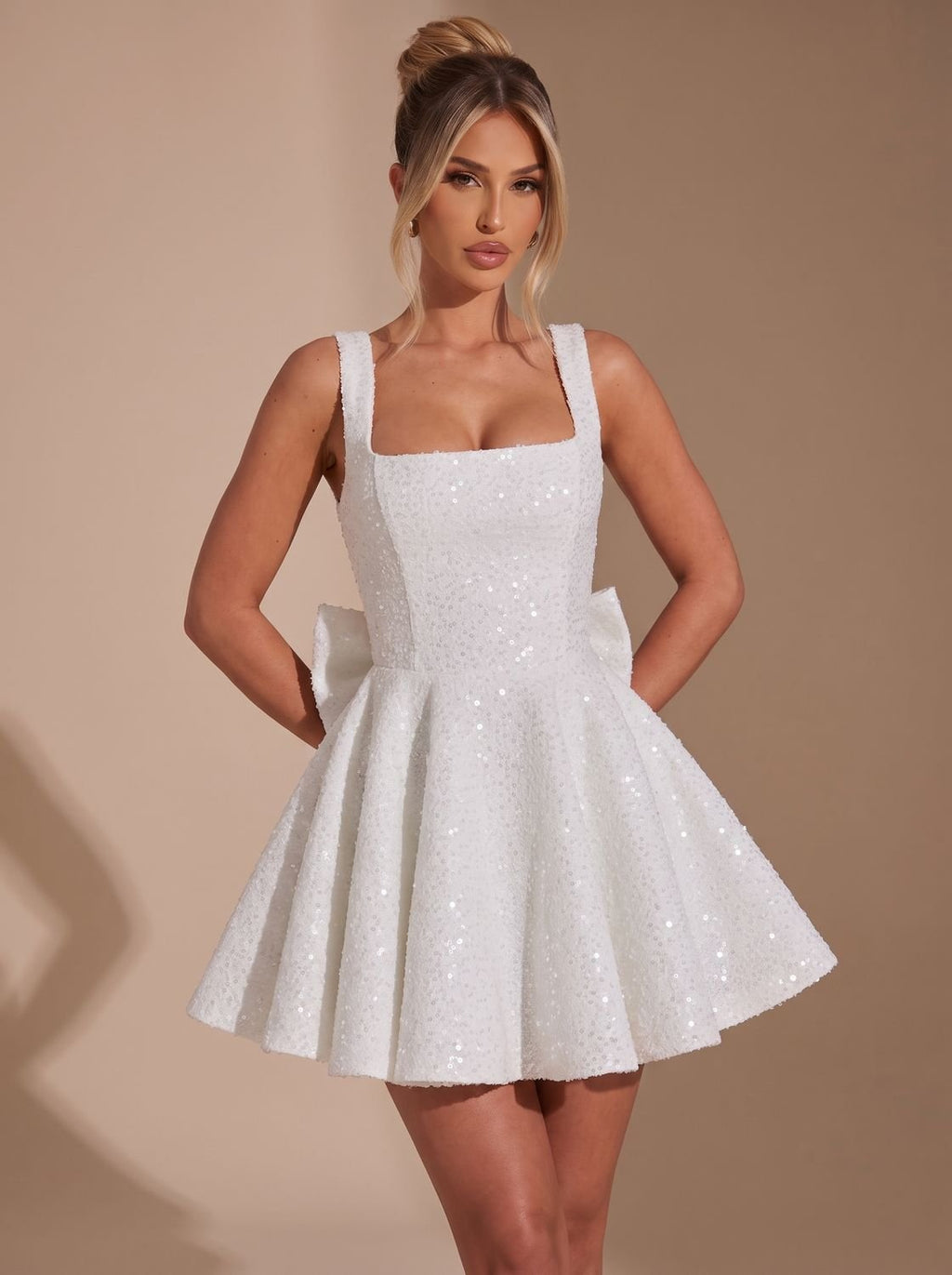 Kleid Damen mit weitem Schnitt und dekorativem Detail - J&B - 10 - Jasminaboutique.com