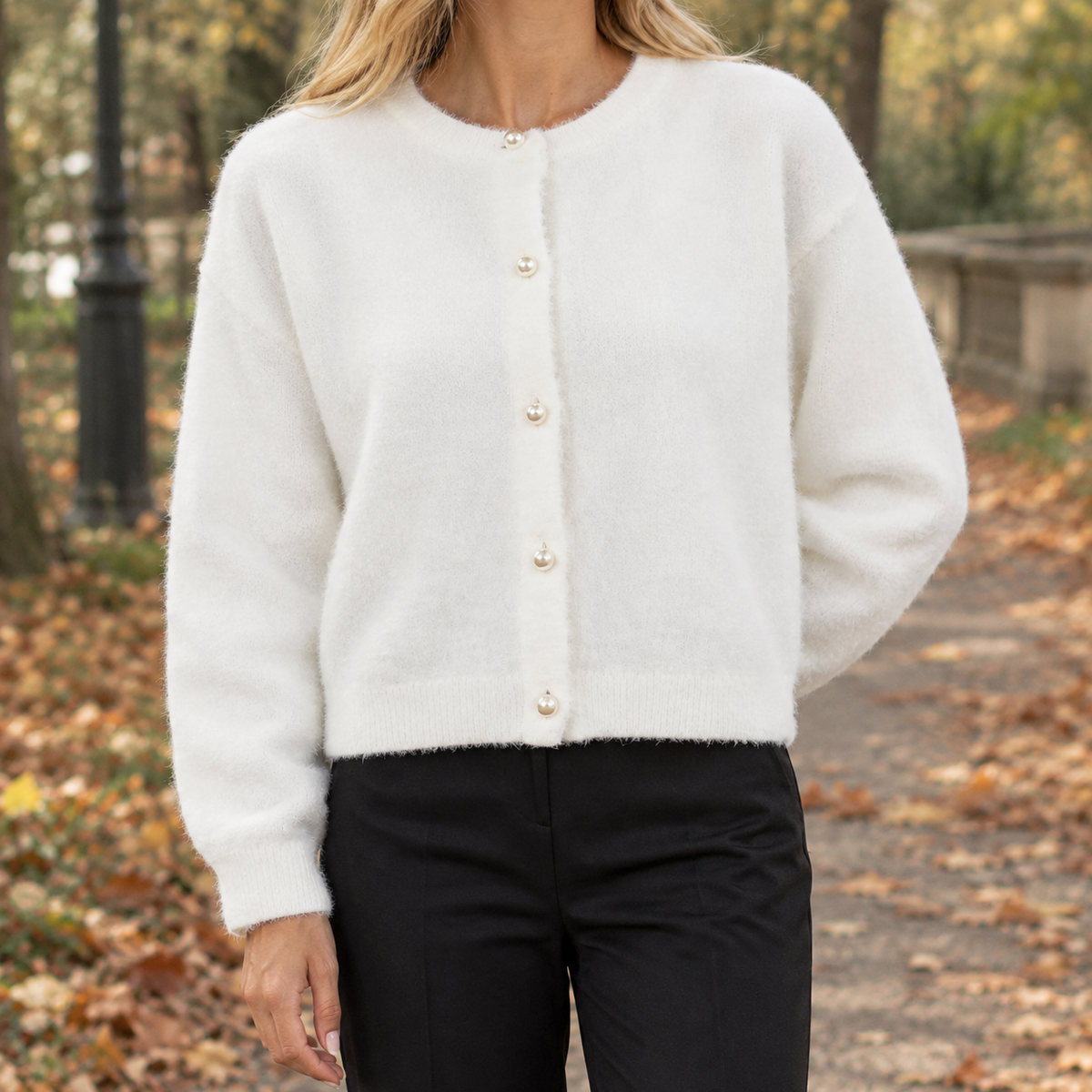 Cardigan Damen mit lässigem Schnitt und Knopfleiste - J&B - 1 - Jasminaboutique.com