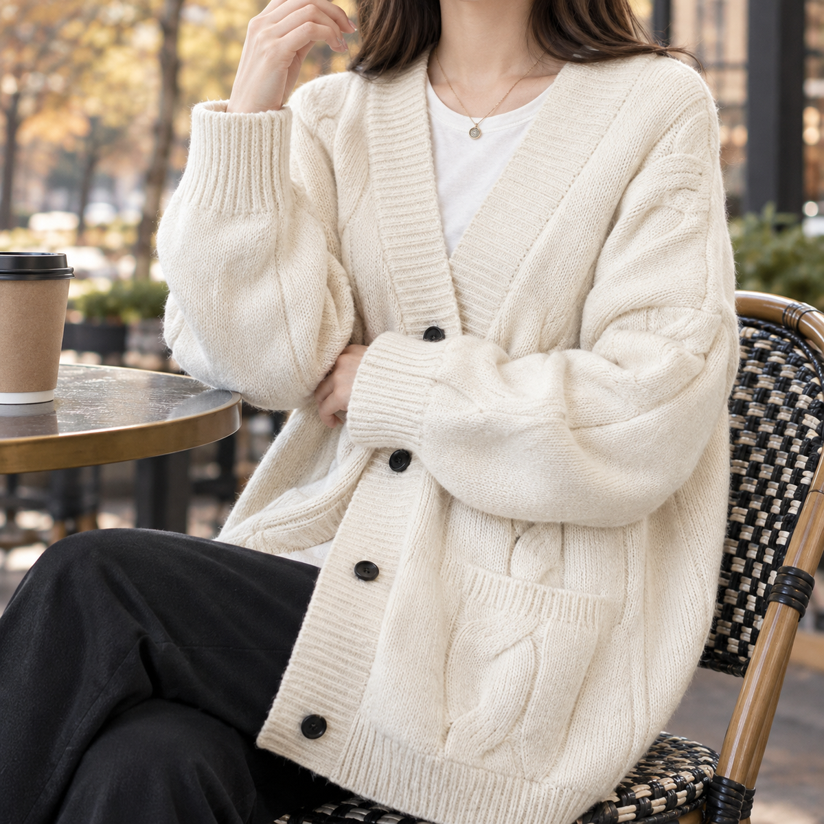 Cardigan Damen mit oversized Schnitt und strukturierten Details - J&B - 1 - Jasminaboutique.com