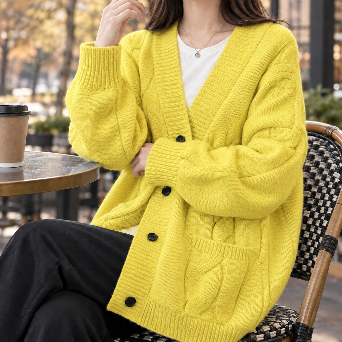Cardigan Damen mit oversized Schnitt und strukturierten Details - J&B - 3 - Jasminaboutique.com