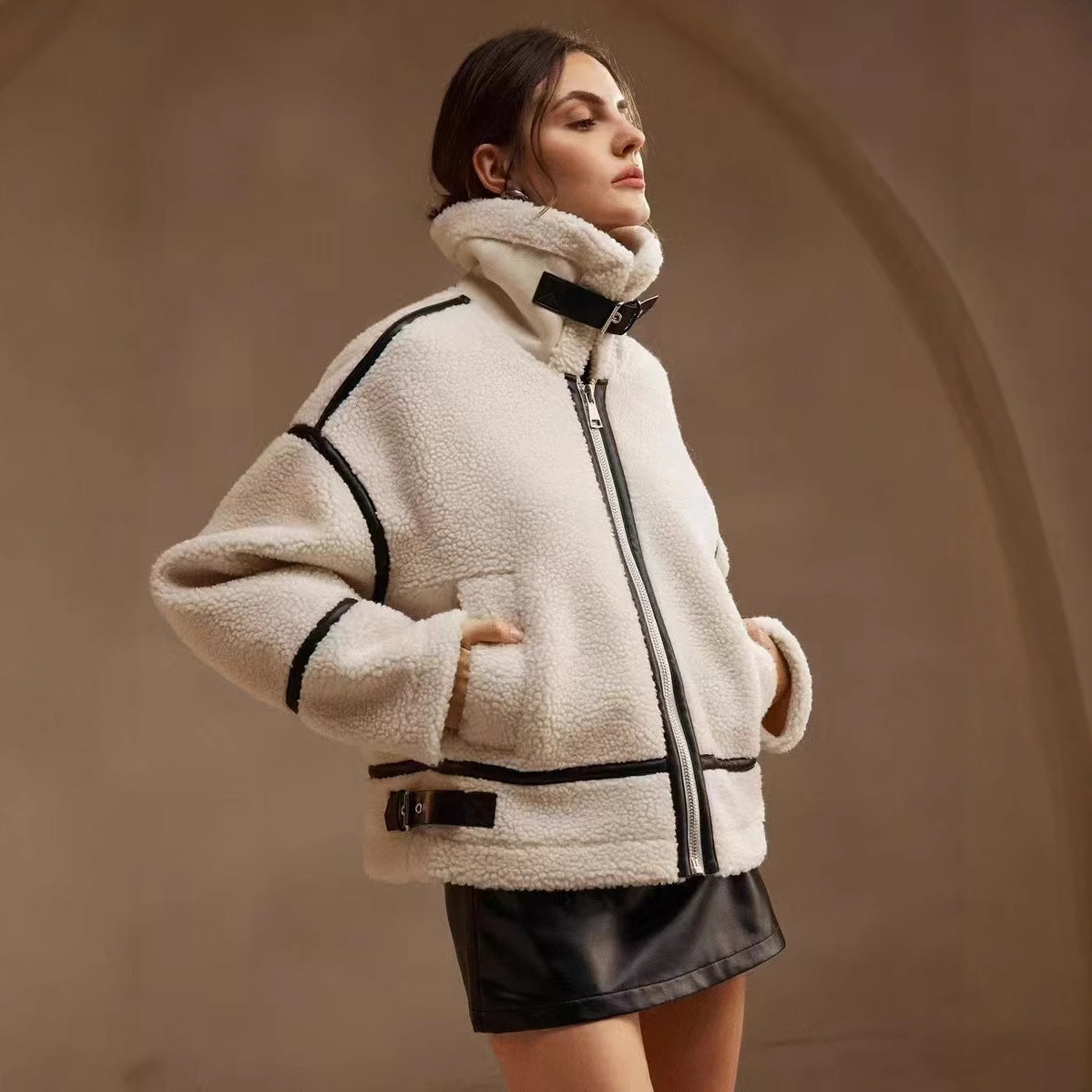 Damen Jacke mit hohem Kragen und Reißverschluss mit Kontrastverzierungen - 2 - Jasminaboutique.com